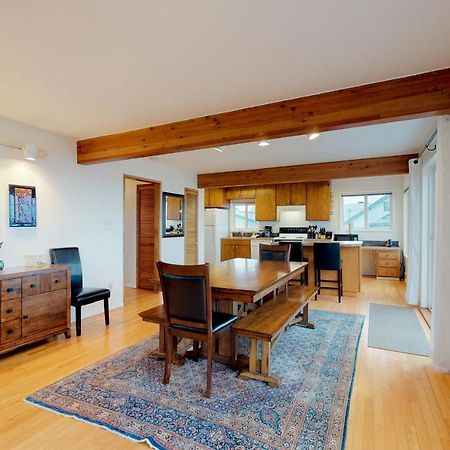 Newport'S Cypress Oceanview Home Екстериор снимка