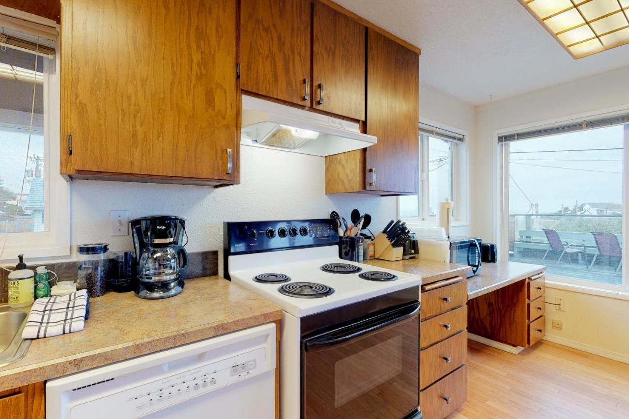 Newport'S Cypress Oceanview Home Екстериор снимка